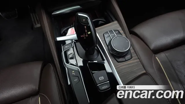 BMW 5-Series 2019 thumb 8