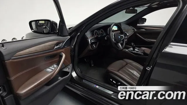 BMW 5-Series 2019 thumb 9