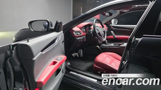Maserati Ghibli 2022 thumb 10