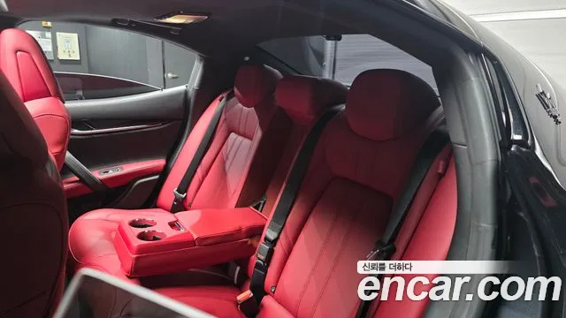 Maserati Ghibli 2022 thumb 12