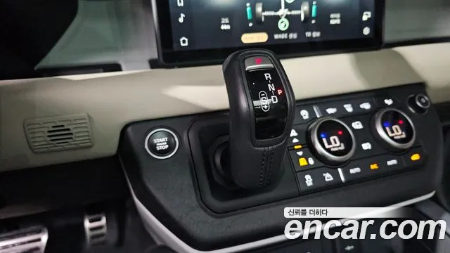 Land Rover Defender 2020 thumb 9