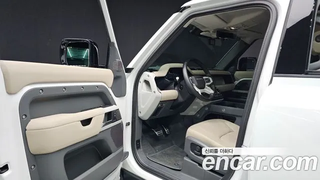 Land Rover Defender 2020 thumb 10
