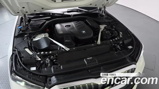 BMW 5-Series 2025 thumb 5