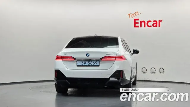 BMW i5 2024 thumb 4