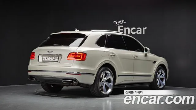 Bentley Bentayga 2018 thumb 2