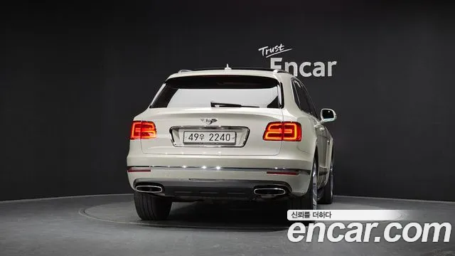 Bentley Bentayga 2018 thumb 4