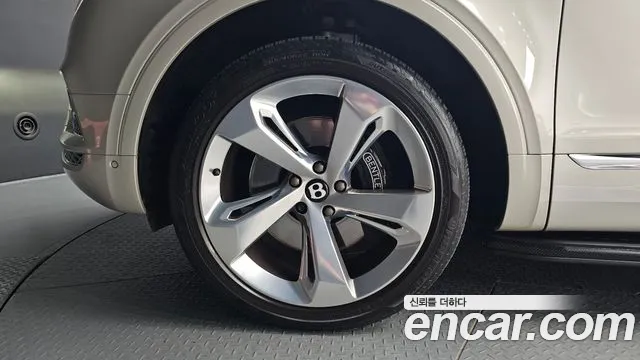 Bentley Bentayga 2018 thumb 5