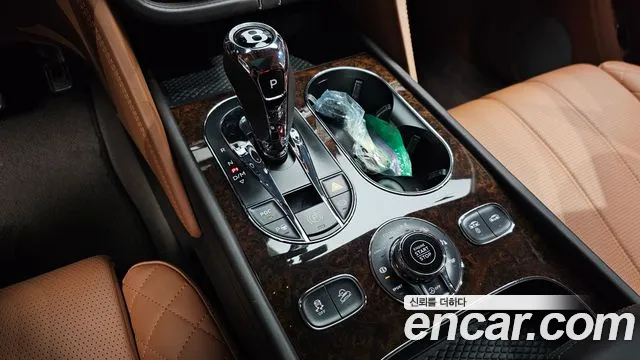 Bentley Bentayga 2018 thumb 9