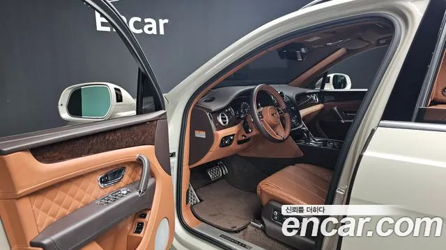 Bentley Bentayga 2018 thumb 10
