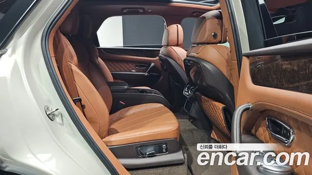Bentley Bentayga 2018 thumb 11