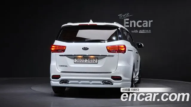 Kia Carnival 2018 thumb 4