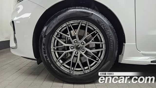 Kia Carnival 2018 thumb 5