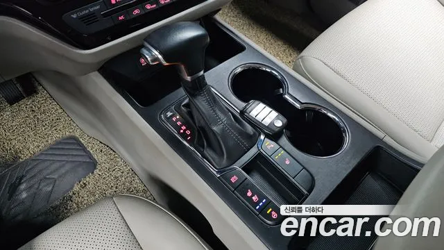 Kia Carnival 2018 thumb 9