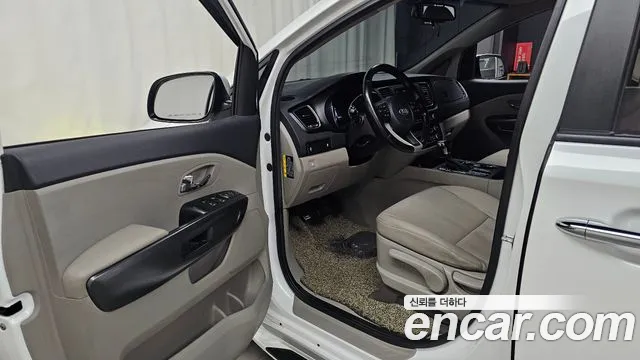 Kia Carnival 2018 thumb 10