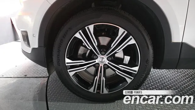 Volvo XC40 2022 thumb 4