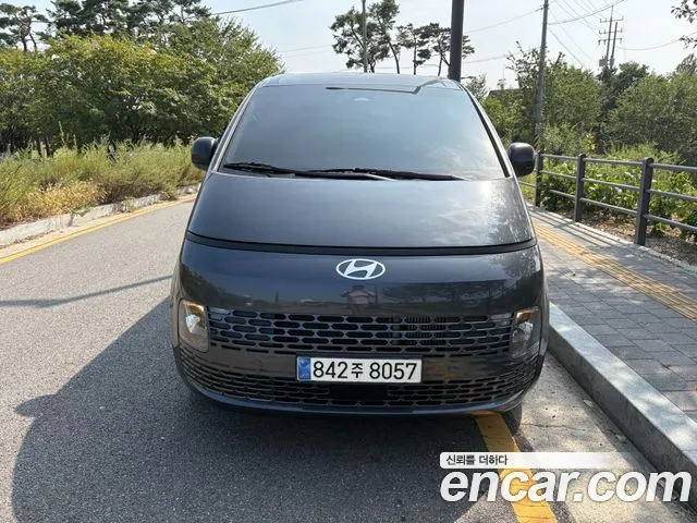Hyundai Staria 2024 thumb 2