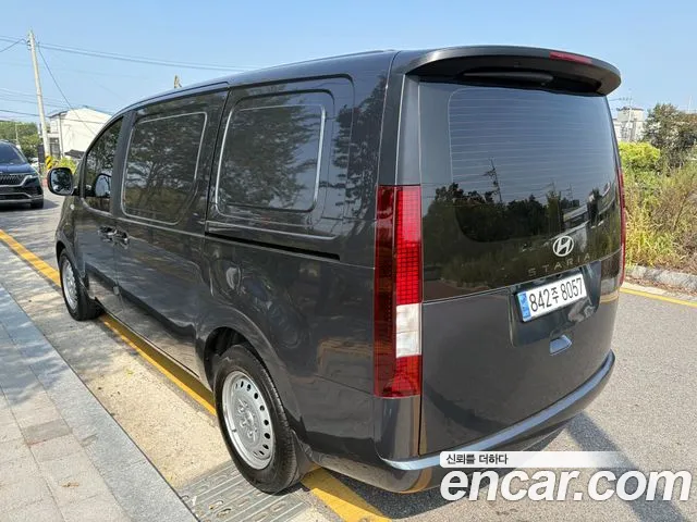 Hyundai Staria 2024 thumb 3