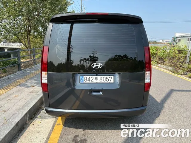 Hyundai Staria 2024 thumb 4