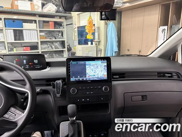 Hyundai Staria 2024 thumb 6