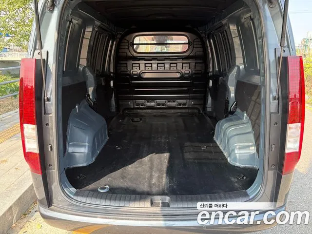 Hyundai Staria 2024 thumb 7