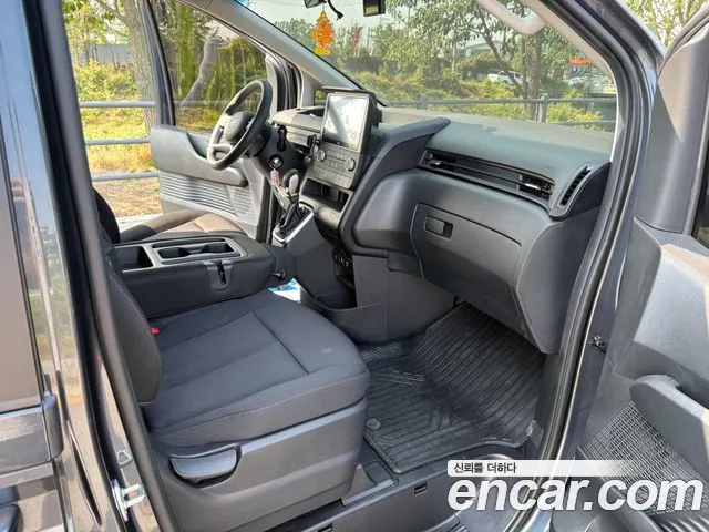 Hyundai Staria 2024 thumb 8