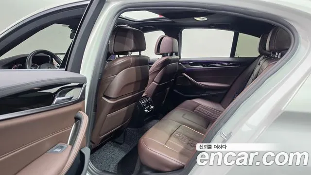BMW 5-Series 2021 thumb 11