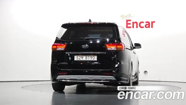 Kia Carnival 2017 thumb 3