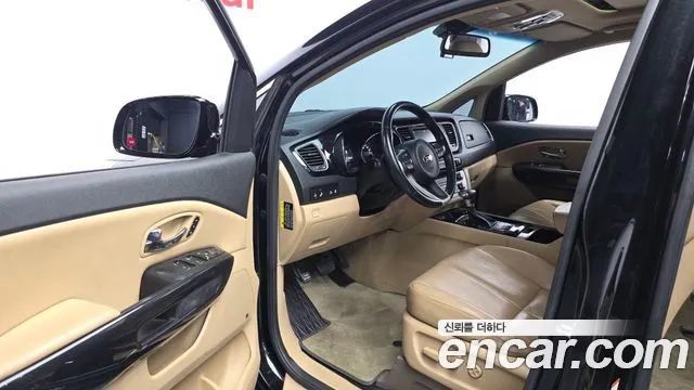 Kia Carnival 2017 thumb 9