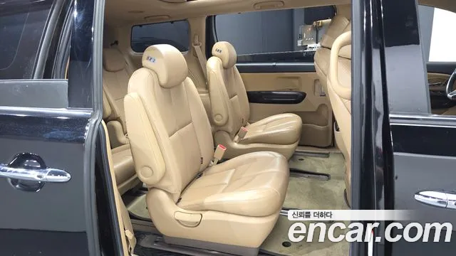 Kia Carnival 2017 thumb 11
