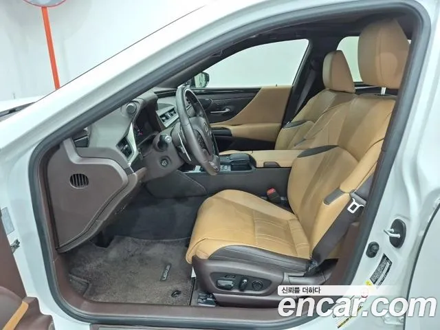 Lexus ES 2019 thumb 10