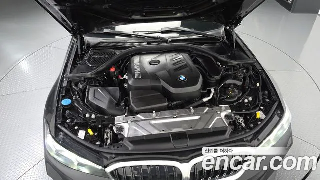 BMW 3-Series 2025 thumb 5