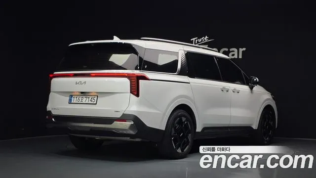 Kia Carnival 2024 thumb 2