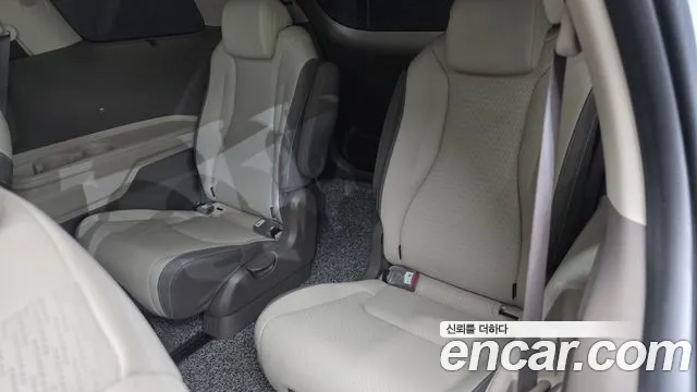 Kia Carnival 2024 thumb 11