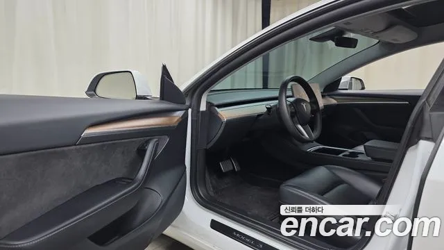 Tesla Model 3 2021 thumb 9