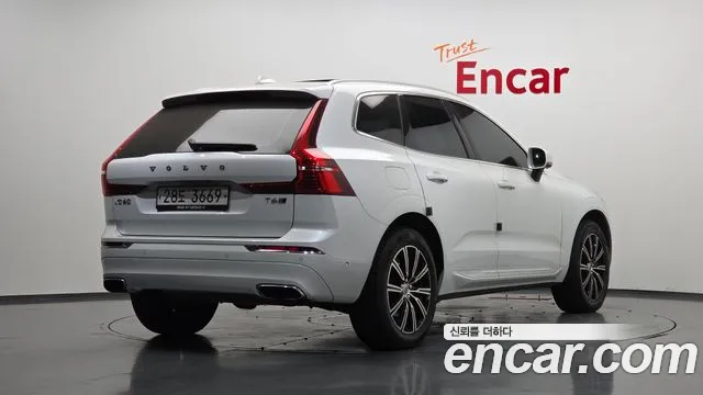 Volvo XC60 2018 thumb 2