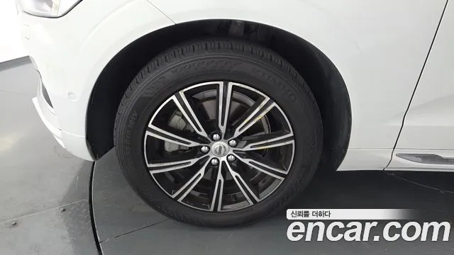 Volvo XC60 2018 thumb 5