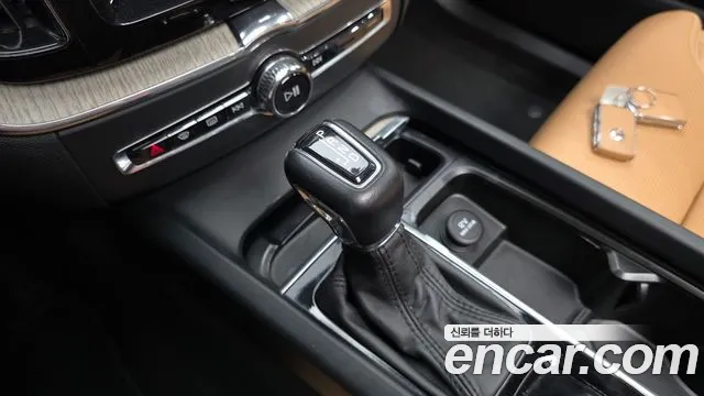 Volvo XC60 2018 thumb 9