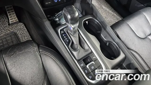 Hyundai Santa Fe 2018 thumb 9
