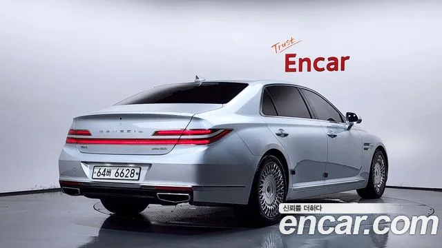 Genesis G90 2018 thumb 2