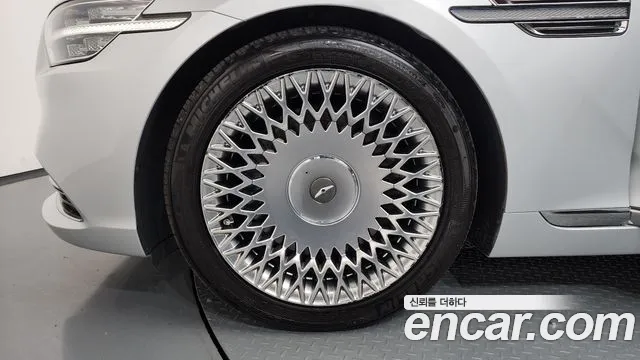 Genesis G90 2018 thumb 5