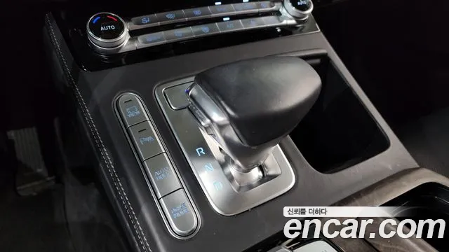 Genesis G90 2018 thumb 9