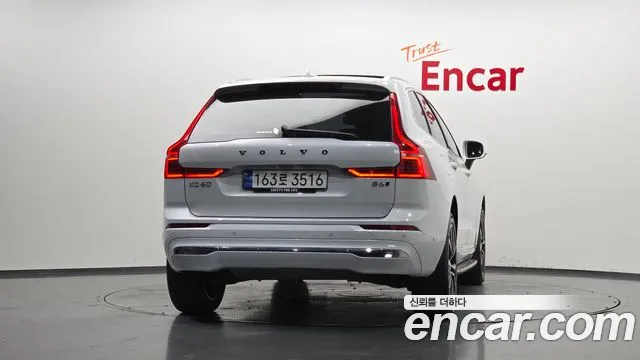 Volvo XC60 2023 thumb 4
