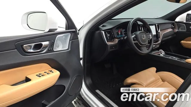 Volvo XC60 2023 thumb 10