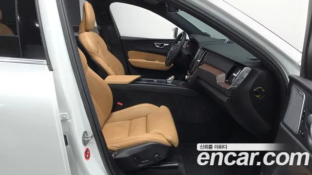 Volvo XC60 2023 thumb 11