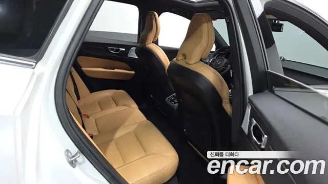 Volvo XC60 2023 thumb 12