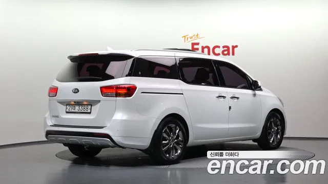 Kia Carnival 2017 thumb 2
