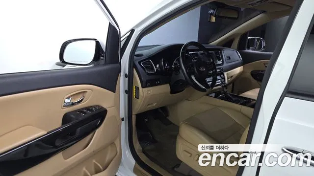 Kia Carnival 2017 thumb 10
