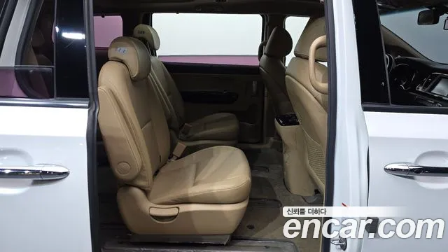 Kia Carnival 2017 thumb 11