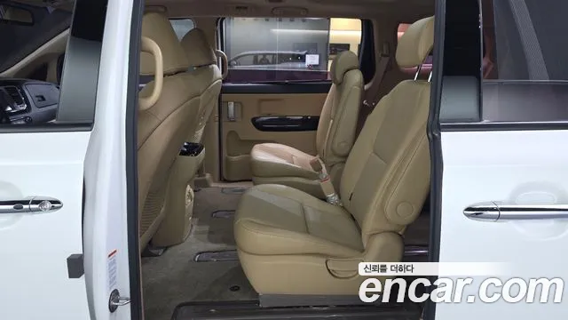 Kia Carnival 2017 thumb 12