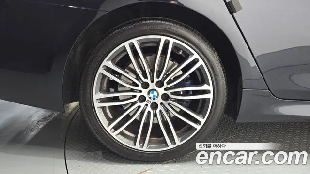 BMW 5-Series 2019 thumb 5
